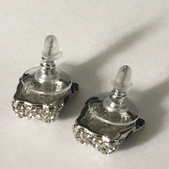 (H3) Bulldog Earrings - Picture 6 of 8